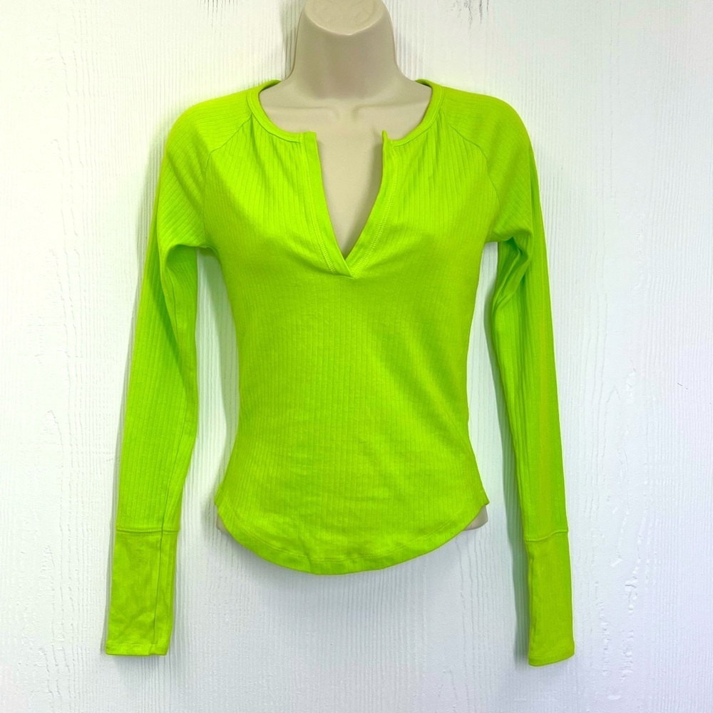 Free People - Neon Green Ribbed V Neck Long Sleeve Lightweight Top Size Small